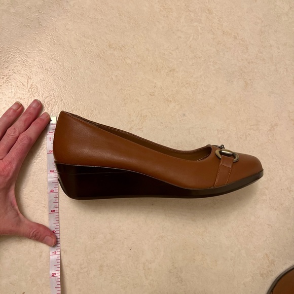 Chic Brown Tan Aerosole Wedges, Size 8.5 - Stylish comfort in every step! 🌟 - Picture 11 of 12